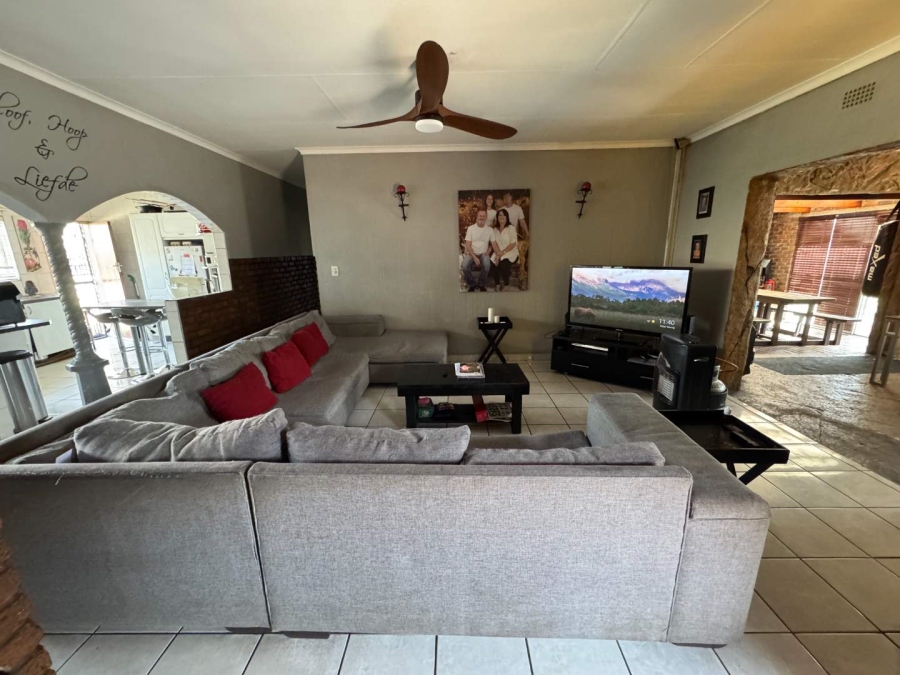4 Bedroom Property for Sale in Verwoerdpark Gauteng