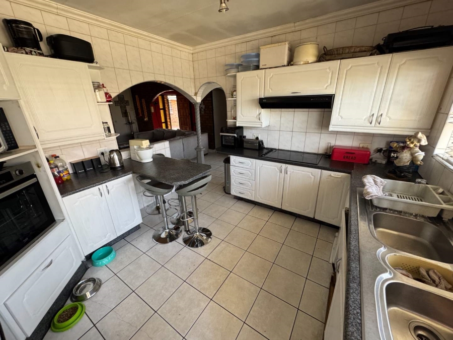 4 Bedroom Property for Sale in Verwoerdpark Gauteng