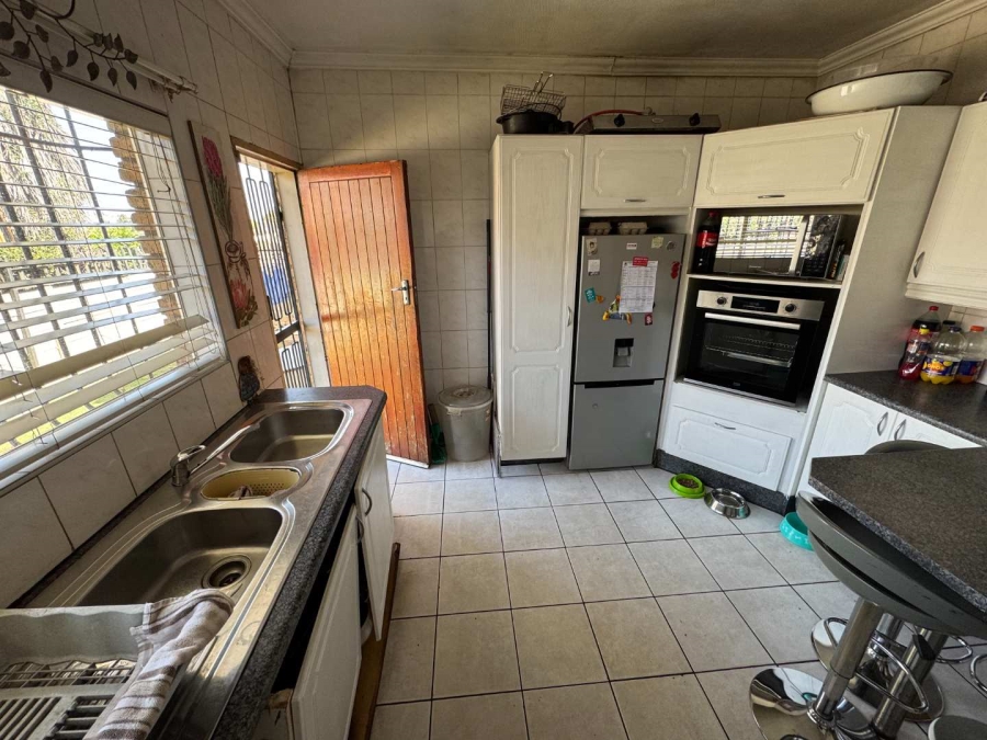4 Bedroom Property for Sale in Verwoerdpark Gauteng