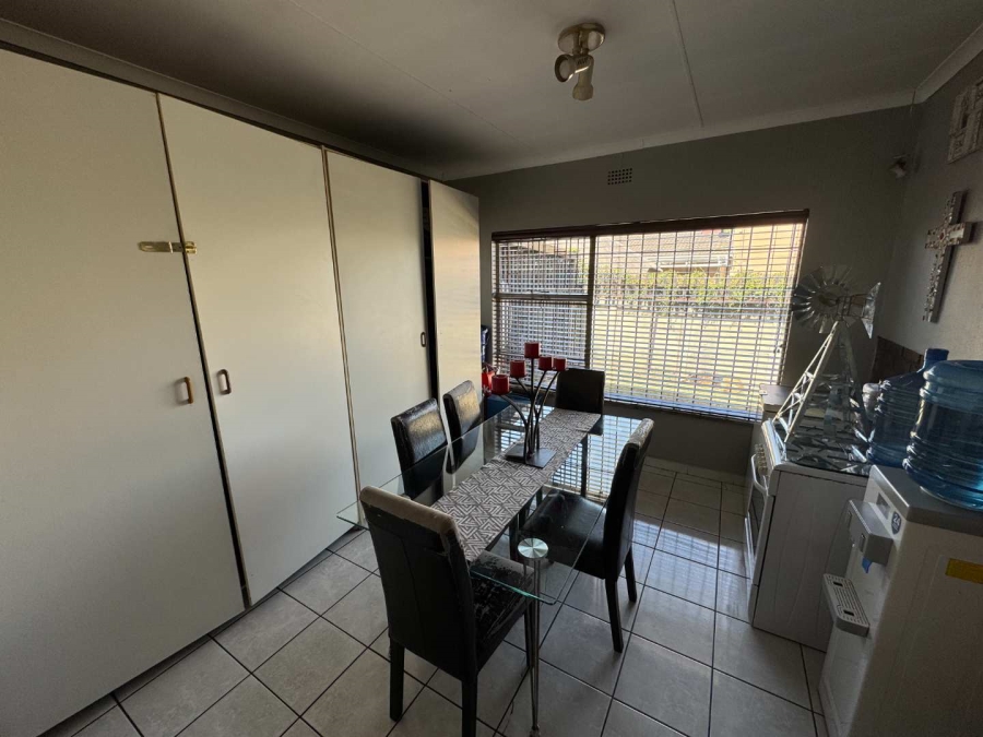 4 Bedroom Property for Sale in Verwoerdpark Gauteng