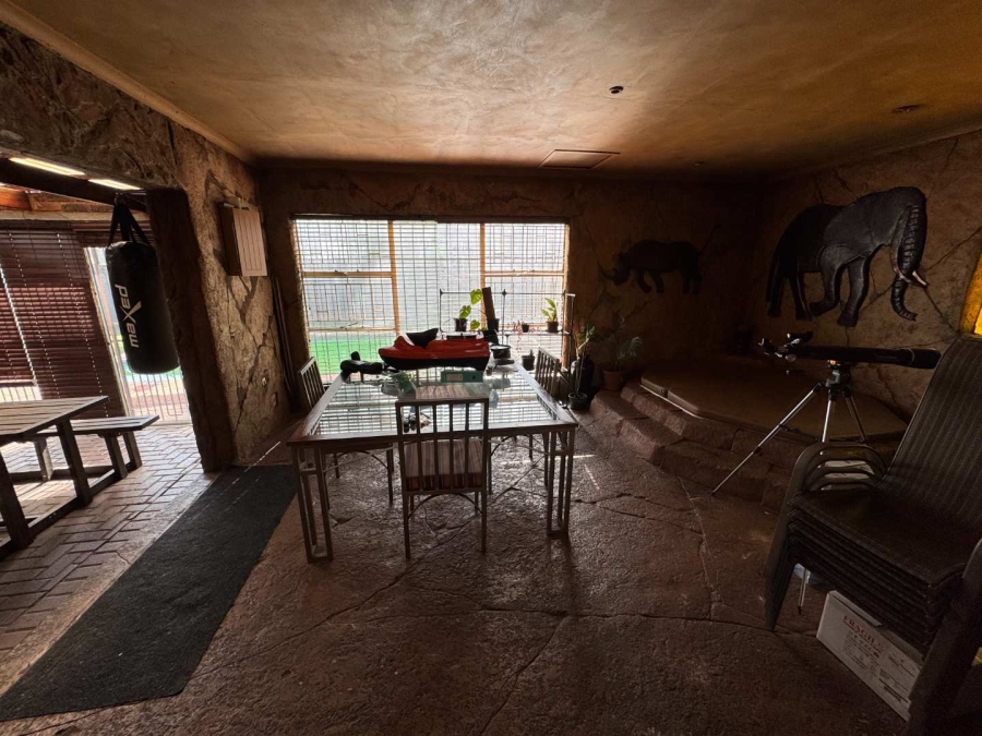 4 Bedroom Property for Sale in Verwoerdpark Gauteng