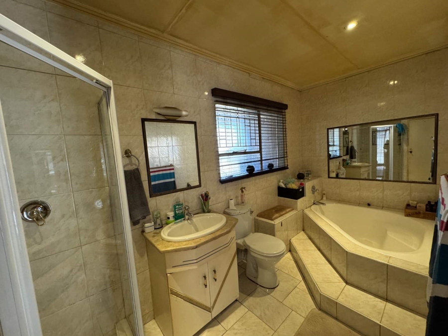 4 Bedroom Property for Sale in Verwoerdpark Gauteng