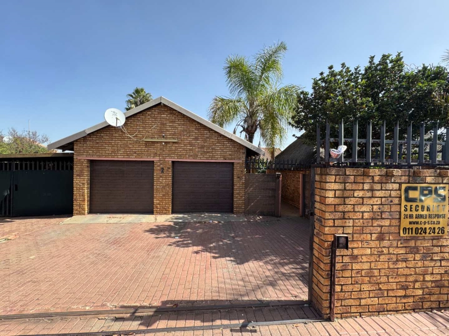 4 Bedroom Property for Sale in Verwoerdpark Gauteng