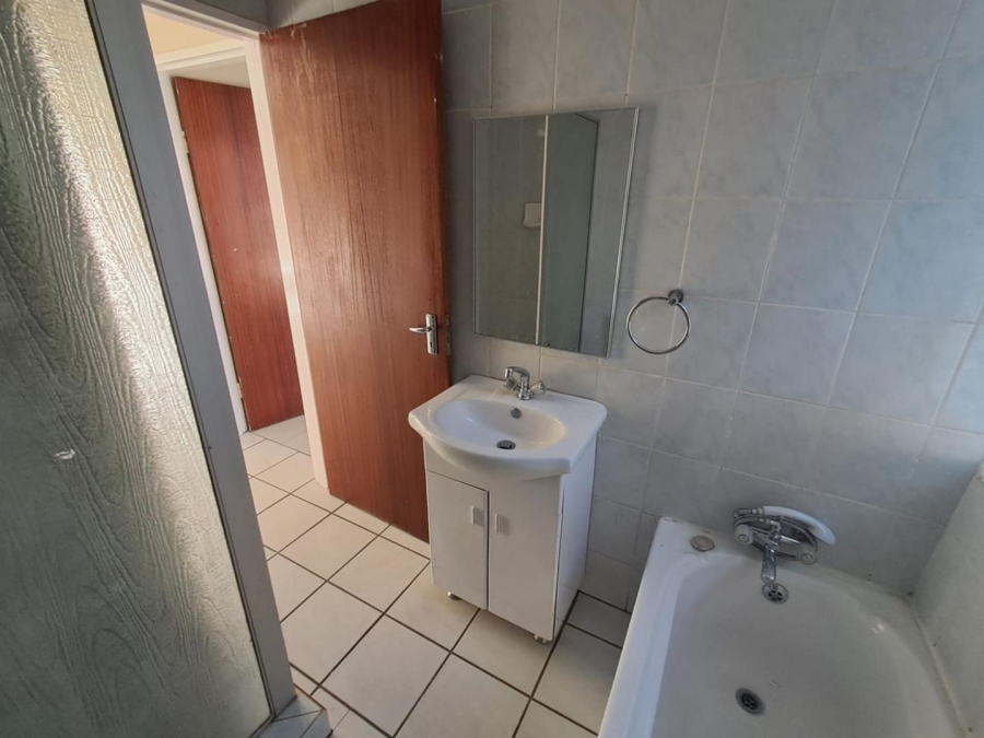 2 Bedroom Property for Sale in New Redruth Gauteng