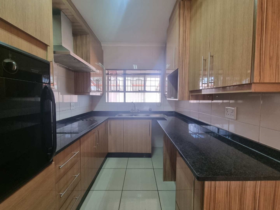 To Let 2 Bedroom Property for Rent in Brackendowns Gauteng