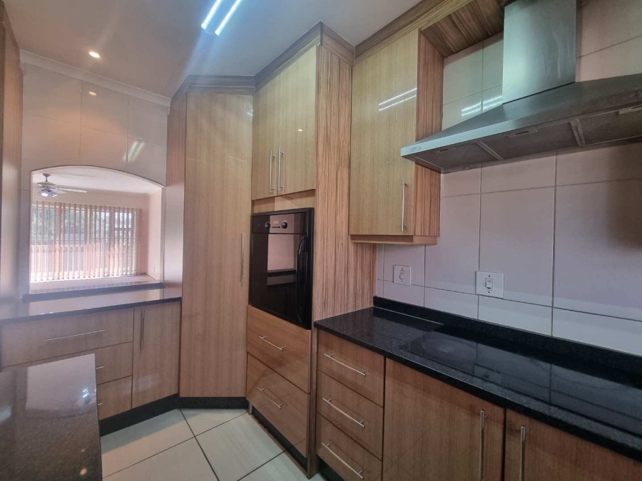To Let 2 Bedroom Property for Rent in Brackendowns Gauteng