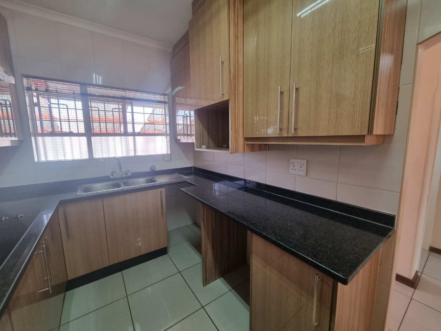 To Let 2 Bedroom Property for Rent in Brackendowns Gauteng