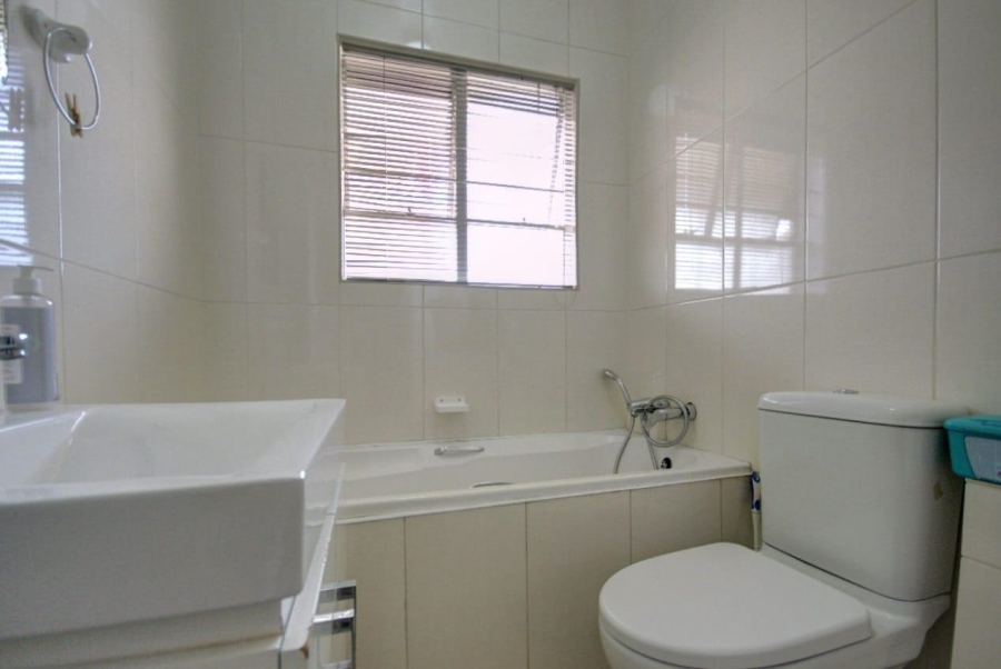 To Let 2 Bedroom Property for Rent in Brackendowns Gauteng