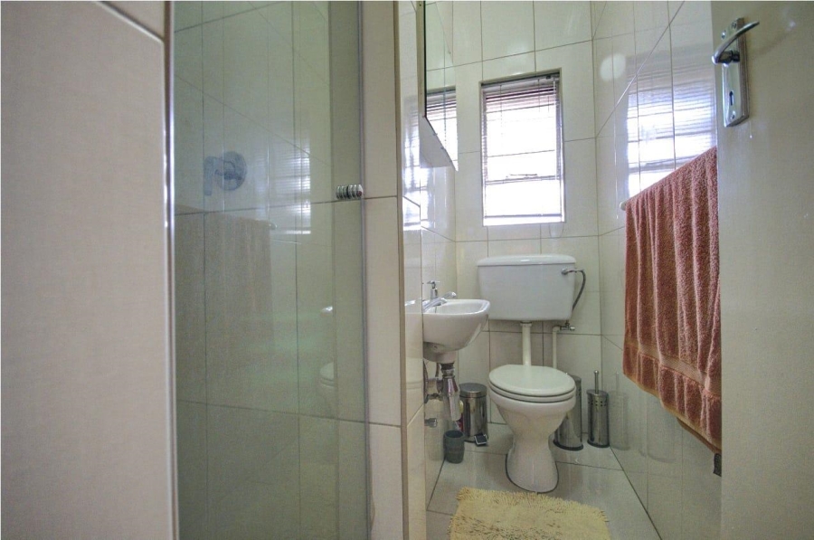 To Let 2 Bedroom Property for Rent in Brackendowns Gauteng