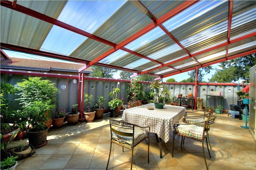 To Let 2 Bedroom Property for Rent in Brackendowns Gauteng
