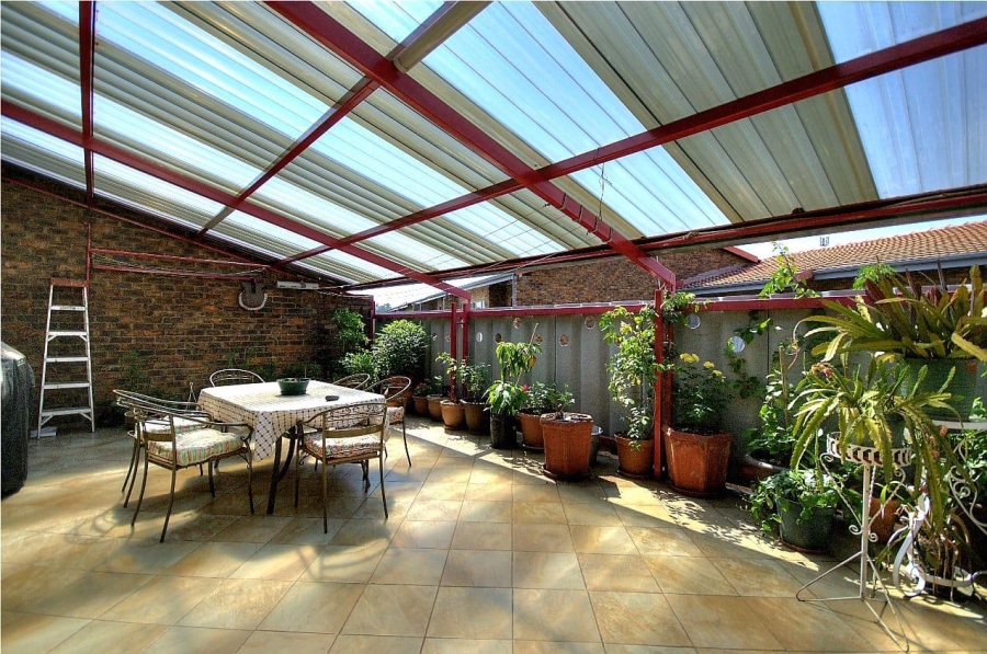 To Let 2 Bedroom Property for Rent in Brackendowns Gauteng
