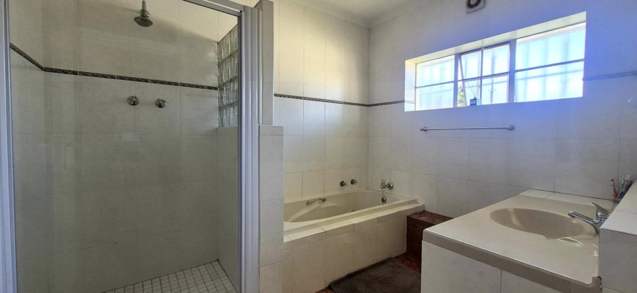 To Let 3 Bedroom Property for Rent in Blairgowrie Gauteng