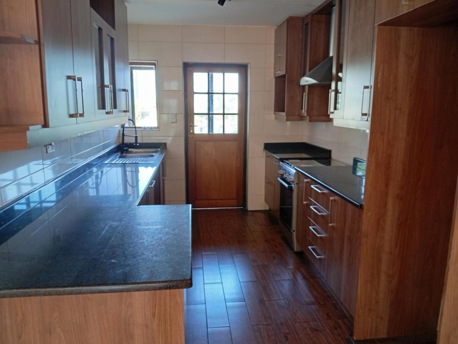 To Let 2 Bedroom Property for Rent in Benmore Gardens Gauteng
