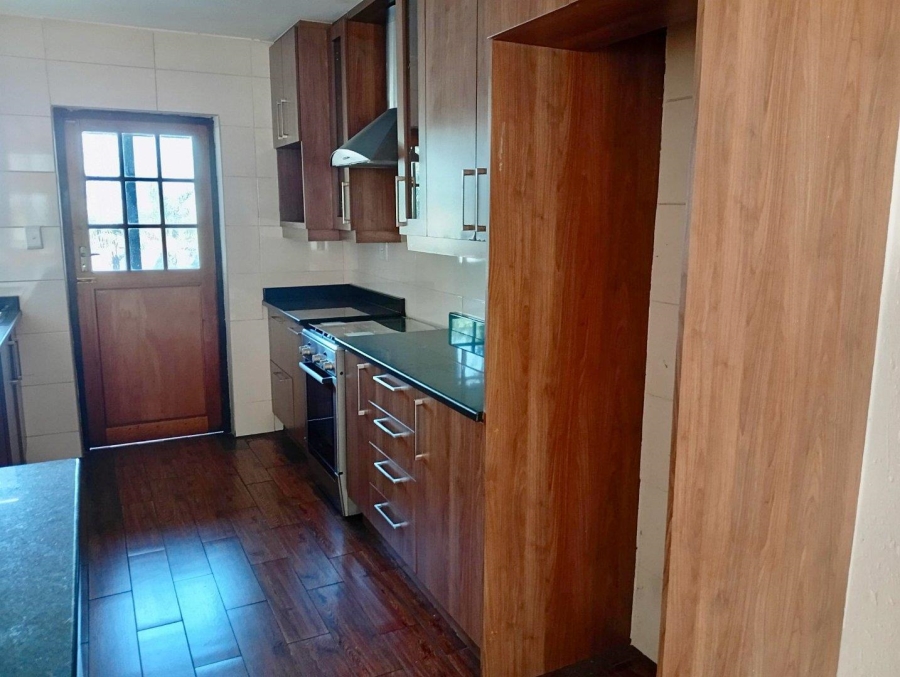 To Let 2 Bedroom Property for Rent in Benmore Gardens Gauteng
