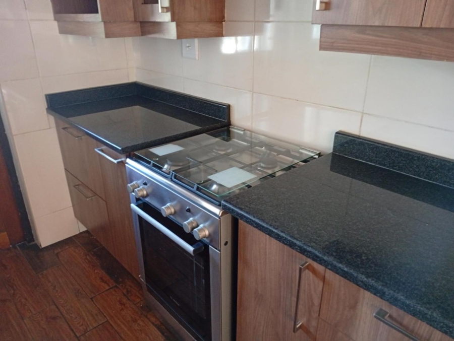 To Let 2 Bedroom Property for Rent in Benmore Gardens Gauteng