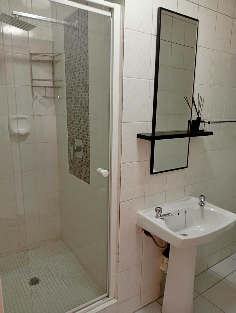 To Let 2 Bedroom Property for Rent in Benmore Gardens Gauteng