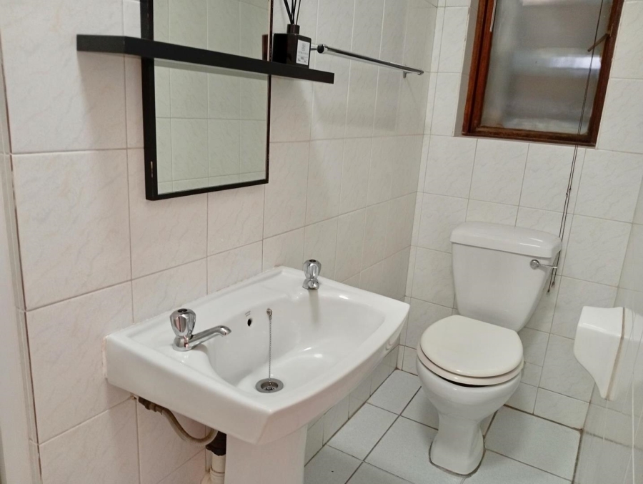 To Let 2 Bedroom Property for Rent in Benmore Gardens Gauteng
