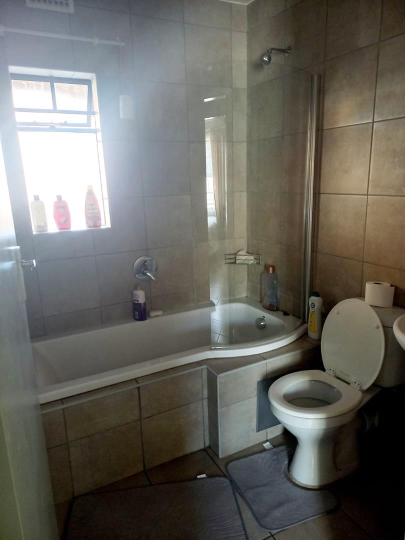 2 Bedroom Property for Sale in Montana Tuine Gauteng