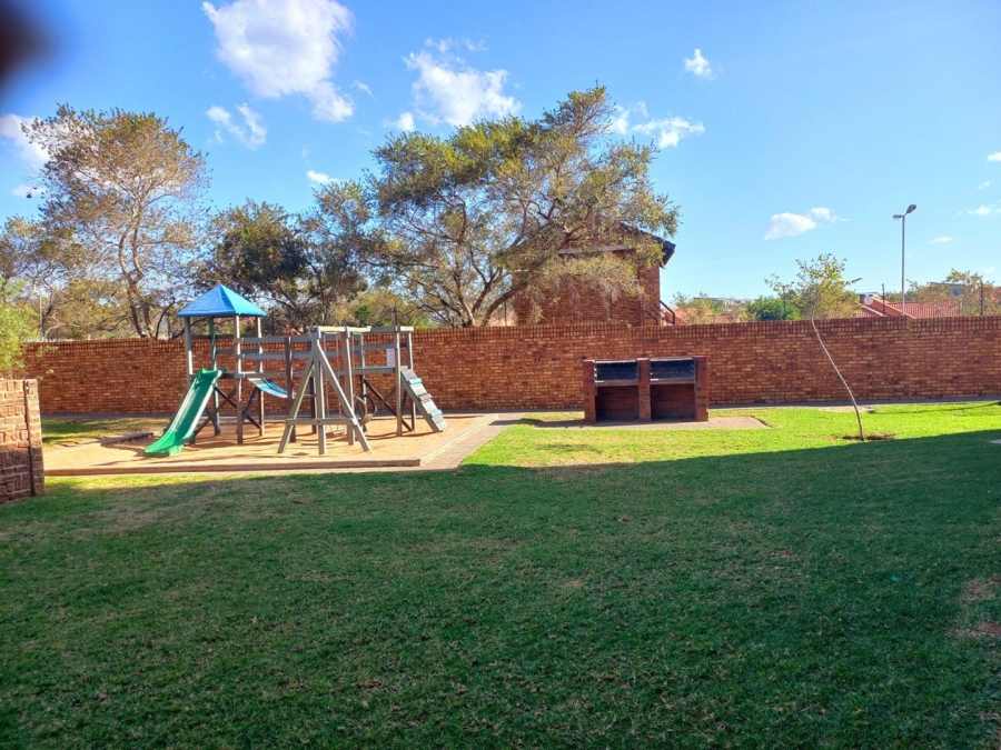 2 Bedroom Property for Sale in Montana Tuine Gauteng