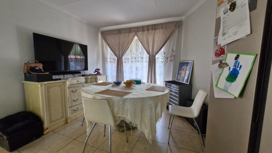 3 Bedroom Property for Sale in Mulbarton Gauteng