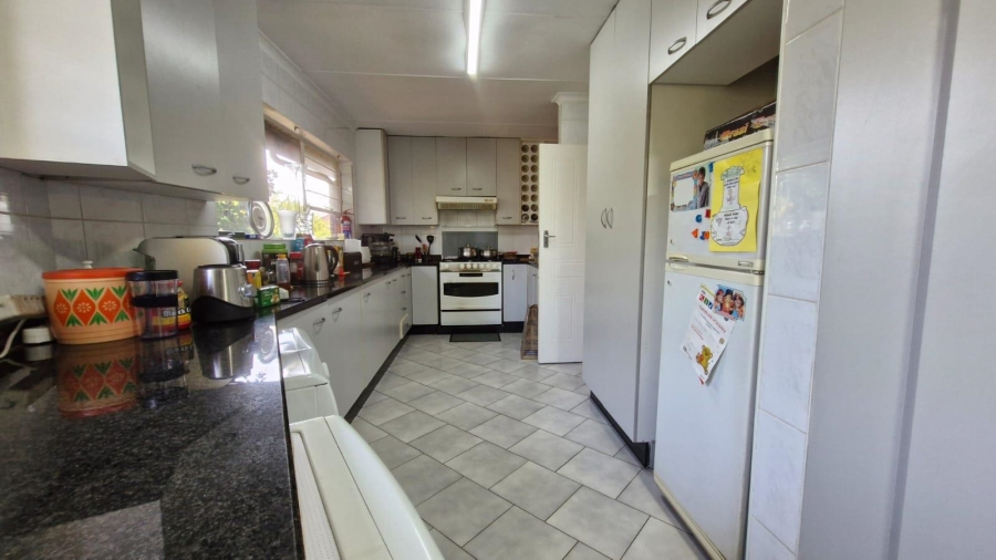 3 Bedroom Property for Sale in Mulbarton Gauteng