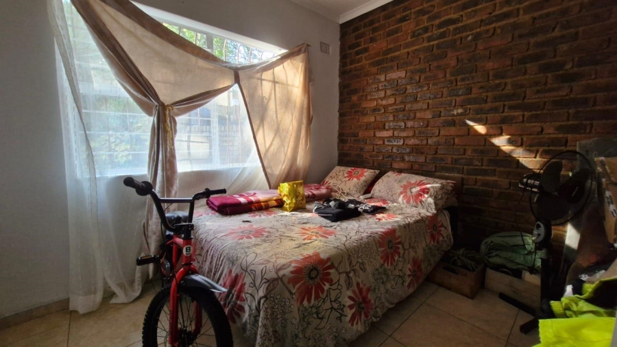 3 Bedroom Property for Sale in Mulbarton Gauteng