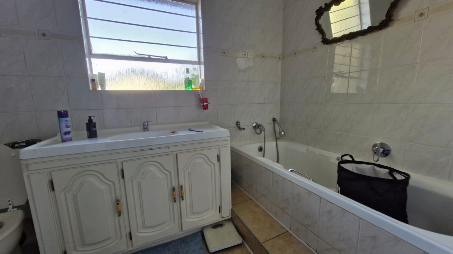 3 Bedroom Property for Sale in Mulbarton Gauteng