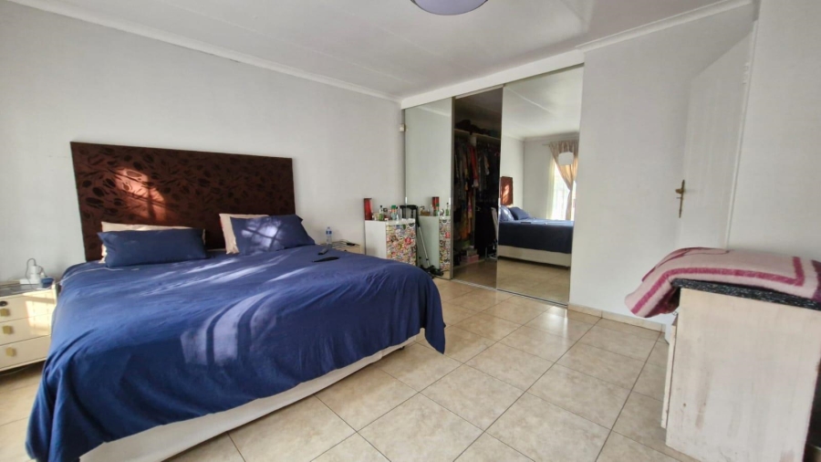 3 Bedroom Property for Sale in Mulbarton Gauteng