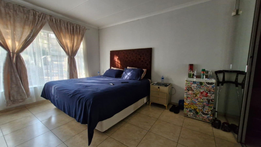 3 Bedroom Property for Sale in Mulbarton Gauteng