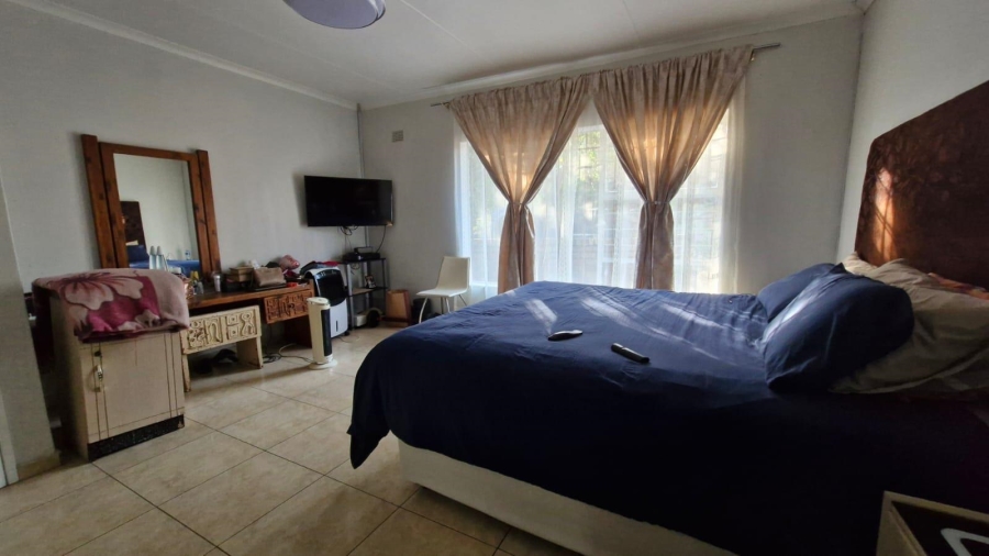 3 Bedroom Property for Sale in Mulbarton Gauteng
