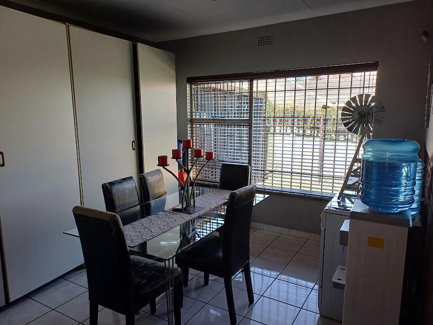 5 Bedroom Property for Sale in Verwoerdpark Gauteng
