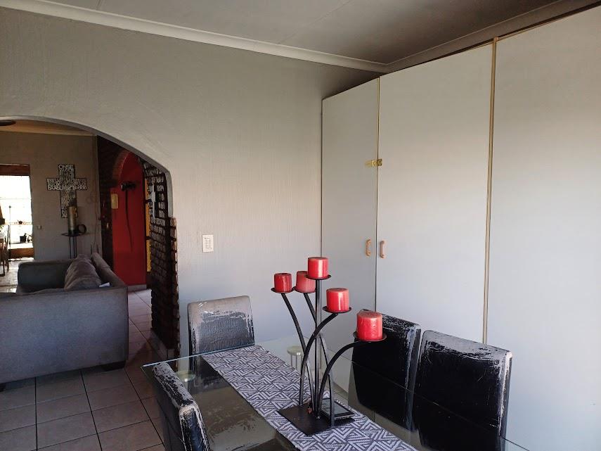 5 Bedroom Property for Sale in Verwoerdpark Gauteng