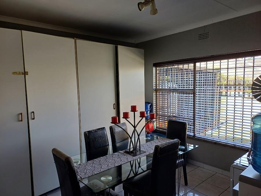 5 Bedroom Property for Sale in Verwoerdpark Gauteng