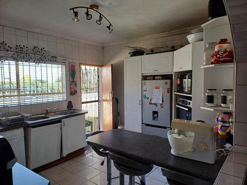5 Bedroom Property for Sale in Verwoerdpark Gauteng