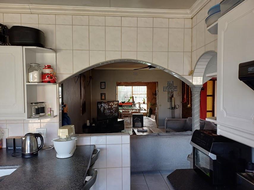 5 Bedroom Property for Sale in Verwoerdpark Gauteng