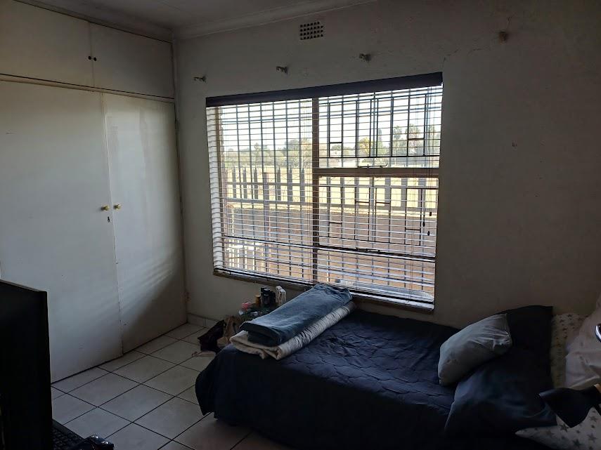 5 Bedroom Property for Sale in Verwoerdpark Gauteng