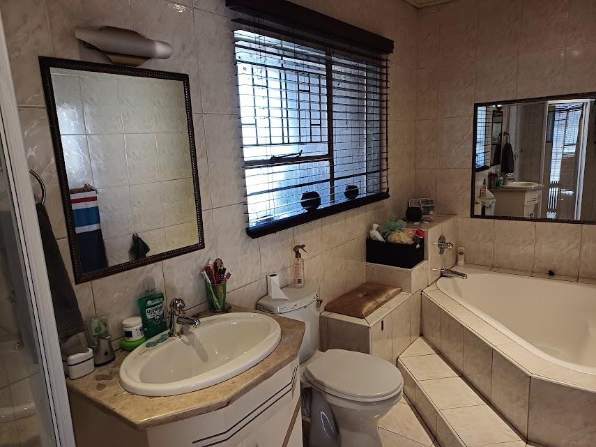 5 Bedroom Property for Sale in Verwoerdpark Gauteng