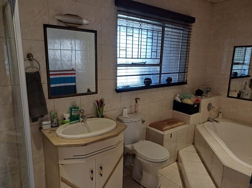 5 Bedroom Property for Sale in Verwoerdpark Gauteng