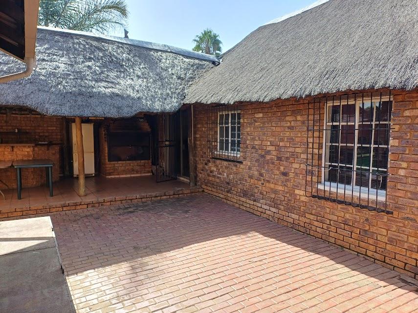 5 Bedroom Property for Sale in Verwoerdpark Gauteng