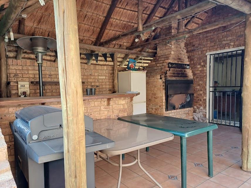 5 Bedroom Property for Sale in Verwoerdpark Gauteng
