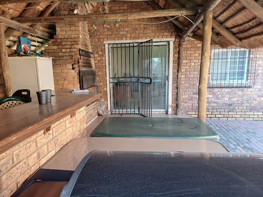 5 Bedroom Property for Sale in Verwoerdpark Gauteng