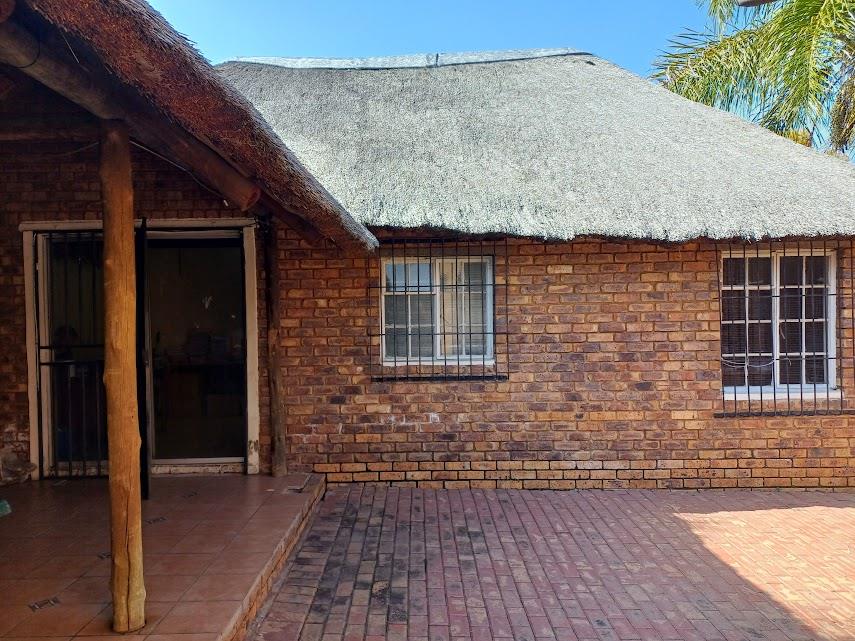 5 Bedroom Property for Sale in Verwoerdpark Gauteng
