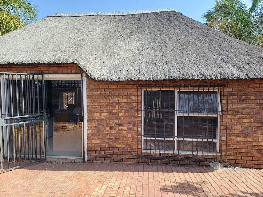5 Bedroom Property for Sale in Verwoerdpark Gauteng