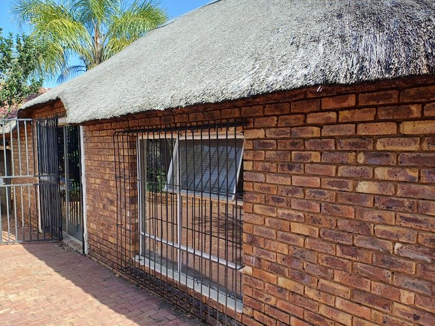 5 Bedroom Property for Sale in Verwoerdpark Gauteng