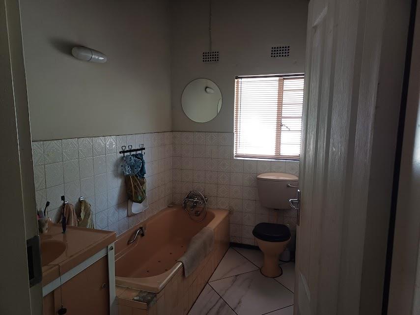 4 Bedroom Property for Sale in Verwoerdpark Gauteng