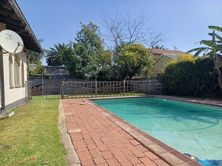 4 Bedroom Property for Sale in Verwoerdpark Gauteng