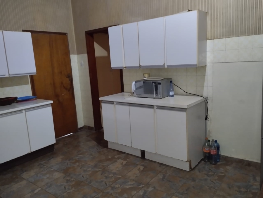 6 Bedroom Property for Sale in Proclamation Hill Gauteng