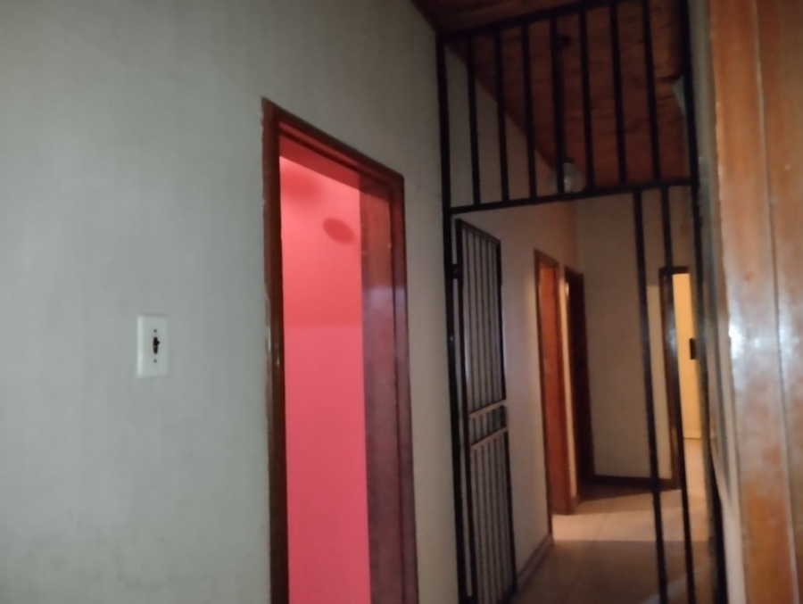 6 Bedroom Property for Sale in Proclamation Hill Gauteng