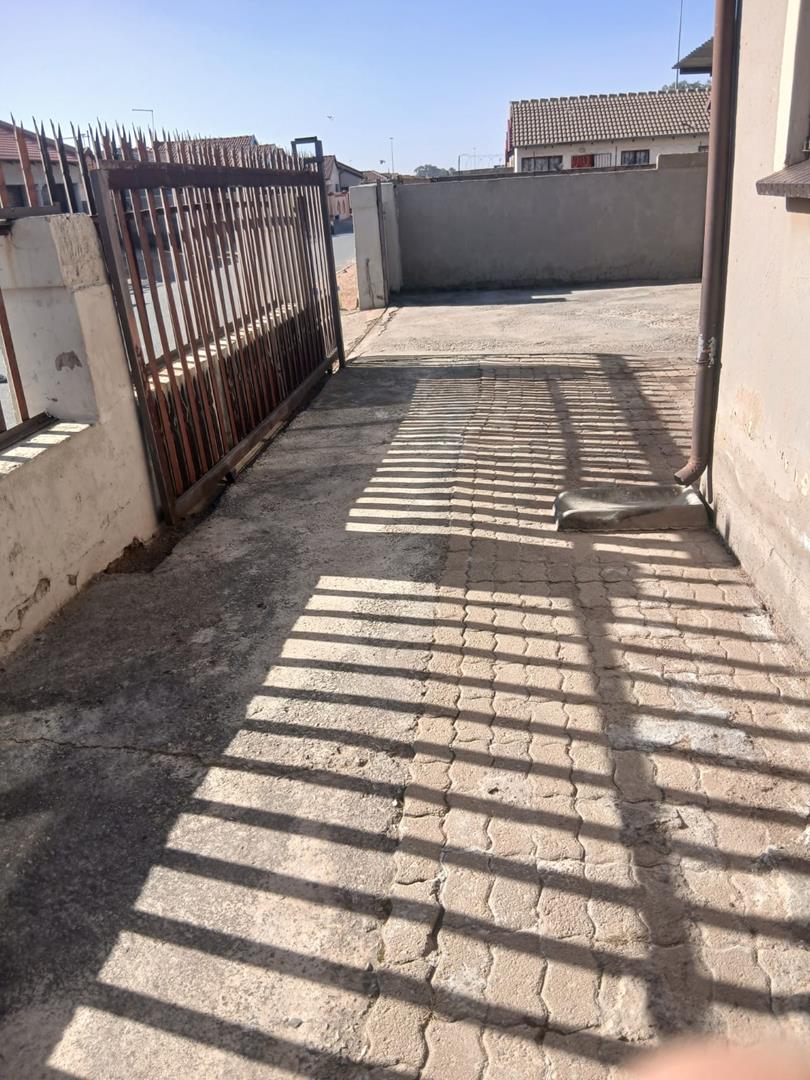 To Let 2 Bedroom Property for Rent in Payneville Gauteng