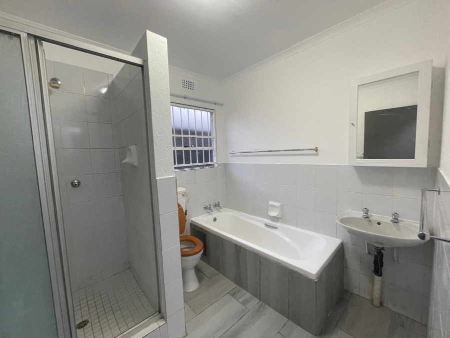 To Let 3 Bedroom Property for Rent in Fairland Gauteng